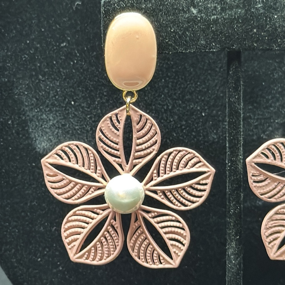 Peach Flower Earrings - Picture 2 of 3